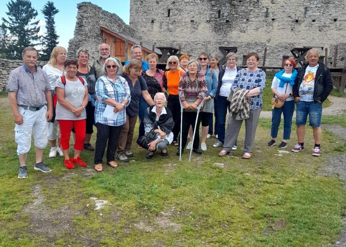 S ROSou za korunovačními klenoty k hradním sousedům na Kašperk