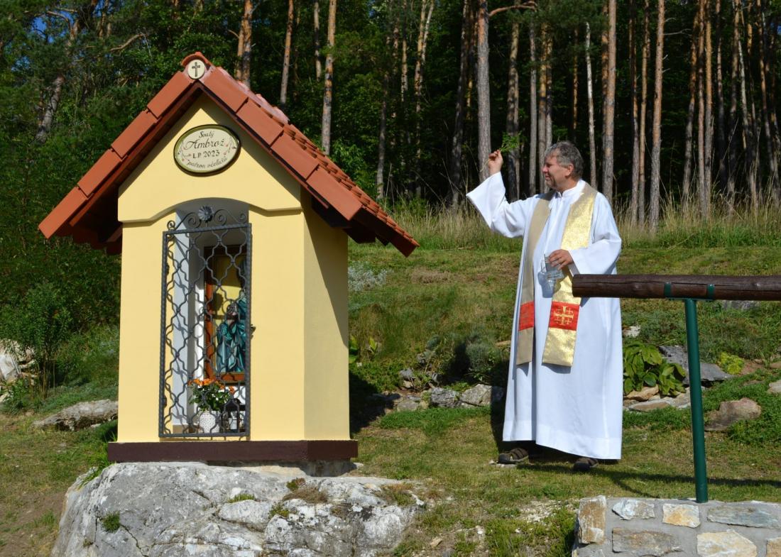 Vysvěcení nové kapličky k výročí nedožitých sto let rábského rodáka Josefa Fuchse