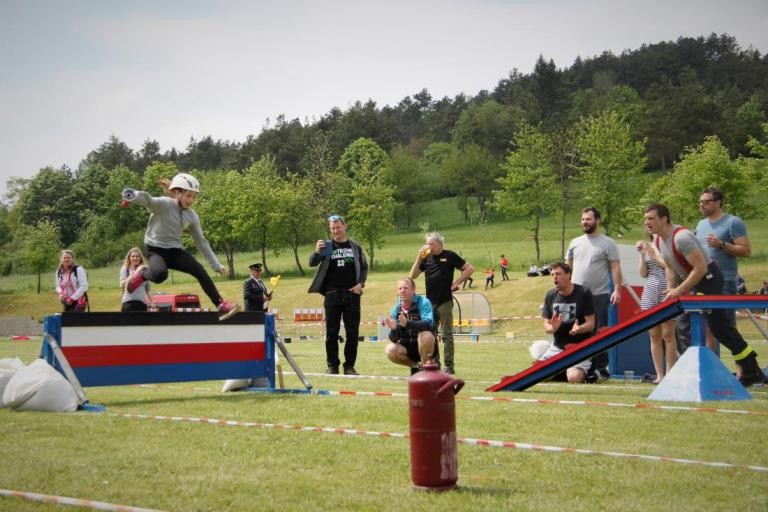 Parádní přeskok ve štafetě 4 x 60 m vystřihla Lucie Jůnová.