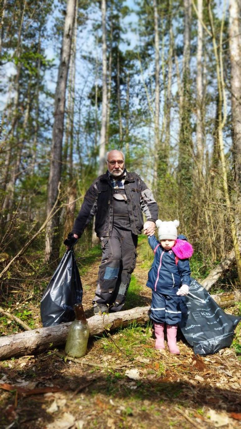 Mateřinka do akce Ukliďme Česko zapojila i dobrovolníky. Foto: tf