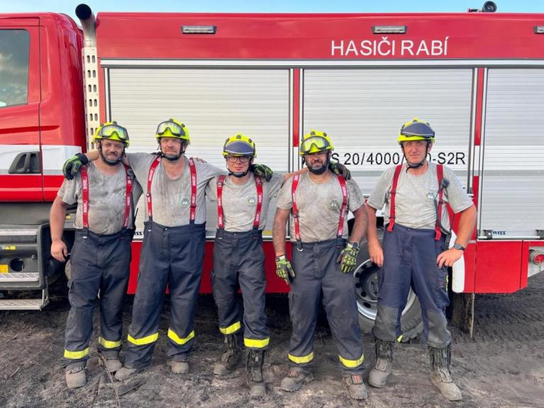 Dohašování požáru lesního porostu na Písecku, 16. července 2023. Foto: Hasiči města Rabí