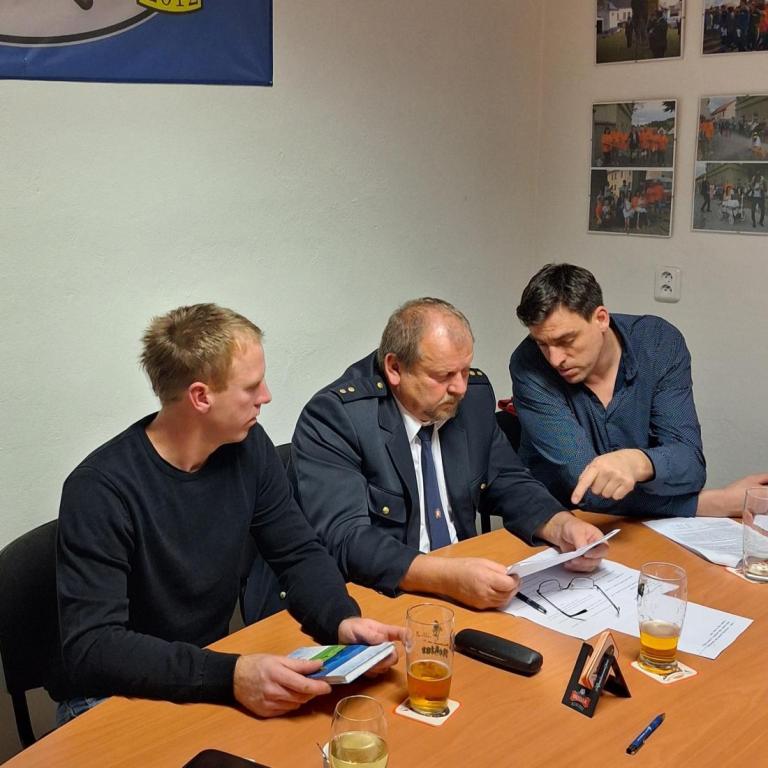Zleva velitel Radek Polanka, jednatel Petr Nový a starosta SDH František Švehla. Foto: Tereza Freidingerová