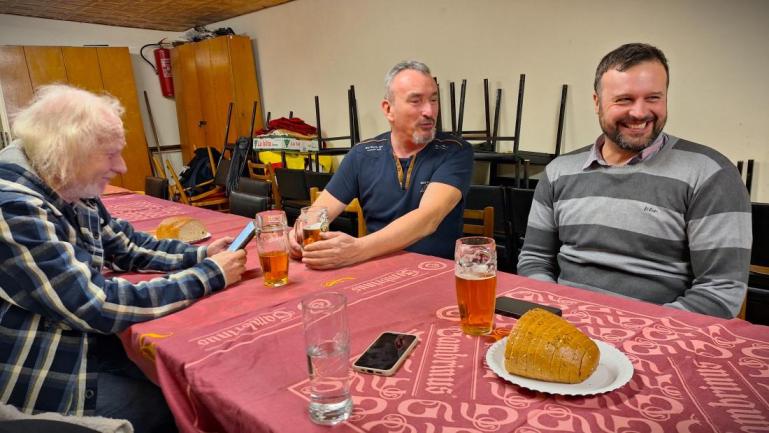 Starosta Miroslav Kraucher přislíbil navýšení každoročního příspěvku sboru z 15 tisíc na 20 tisíc. Foto: tf