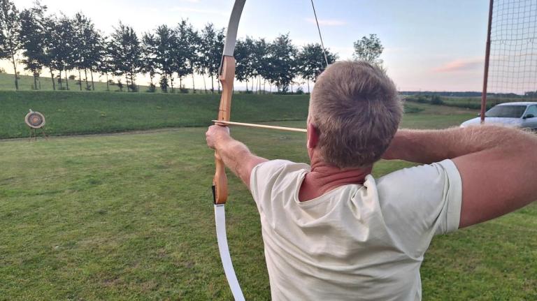 Dlouhé hodiny se lidé bavili i lukostřelbou. Foto: tf