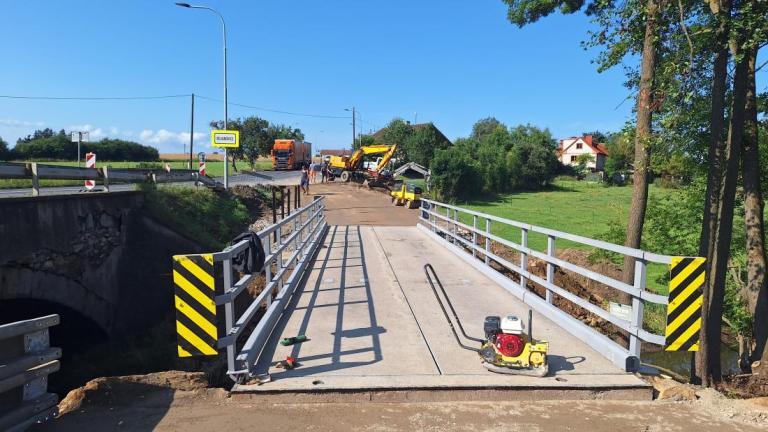 Provizorní bypass přes Černíčský potok u Bojanovic, 18. června 2024. Foto: Tereza Freidingerová