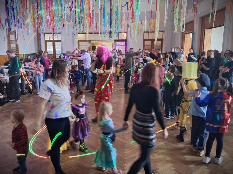 Rábské maškarní opět moderovali velký a malý Šáša. Foto: Tereza Freidingerová