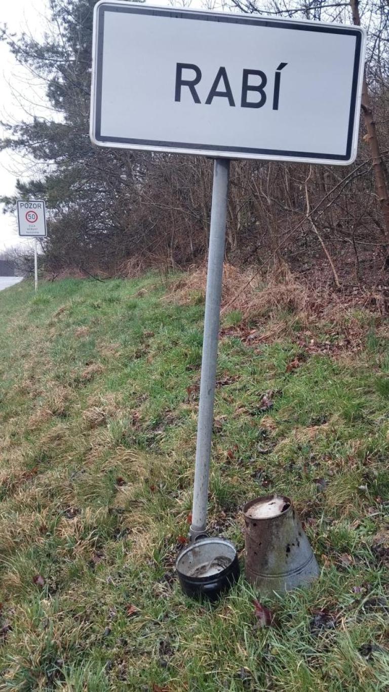 Bordel, kam se podíváš. Jak říkají děti z MŠ Rabí, když jsou na procházku 