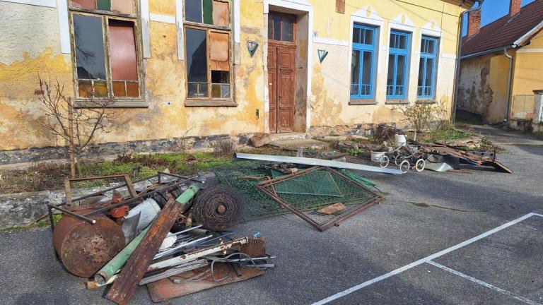 Hasiči vyhlásili i železnou sobotu. Z kovového šrotu utržili téměř 15.000,- korun, za které dětem koupili zbrusu nové hadice. Foto: Tereza Freidingerová